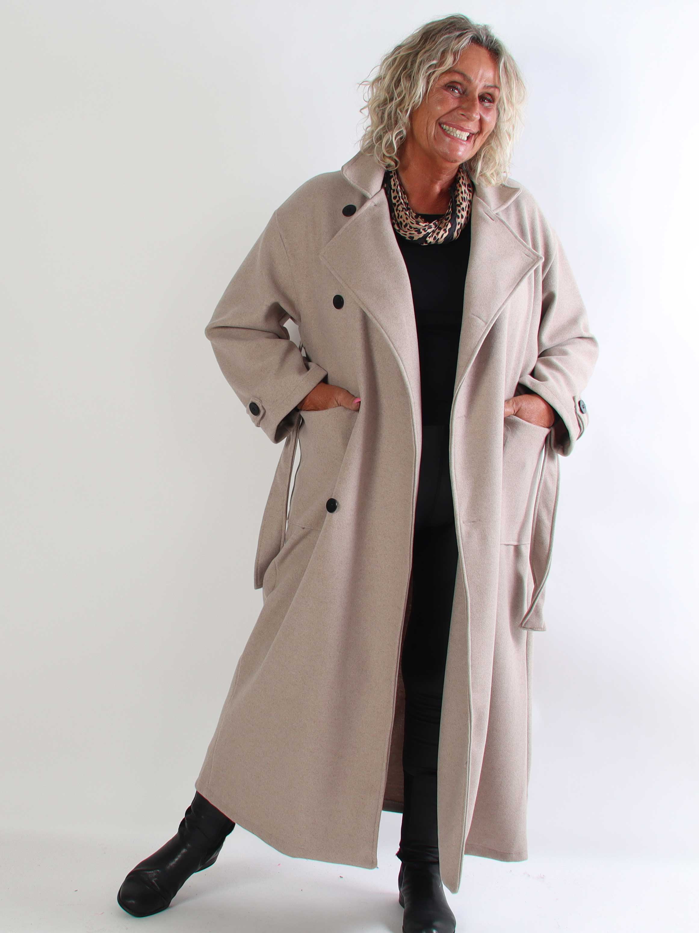 Gianna - Stilfuld og blød plus size trenchcoat med store lommer